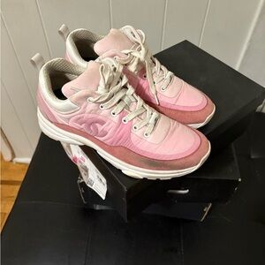 WMNS AUTHENTIC CHANEL SNEAKERS